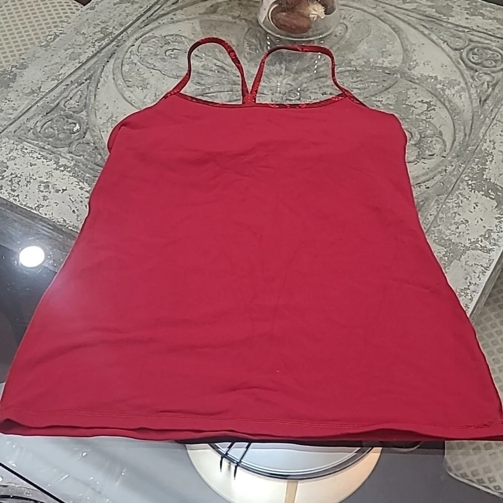Lululemon womens Power Y Tank Luon like new size 10 snakeskin magneta color